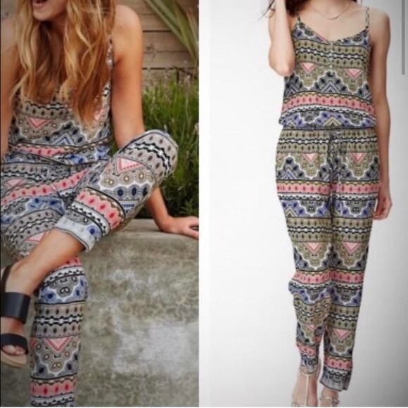 Old Navy Women's Multicolor Aztec Print Sleeveless V-Neck Camisole Jumpsuit Sz M - Picture 2 of 7